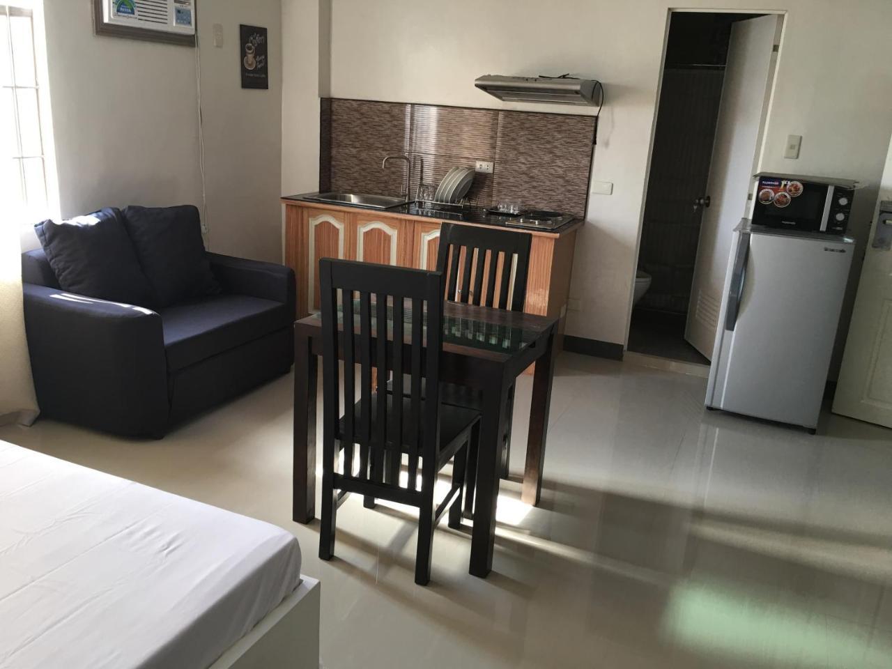 Beinte Singko De Marso Apartments Candon Zewnętrze zdjęcie